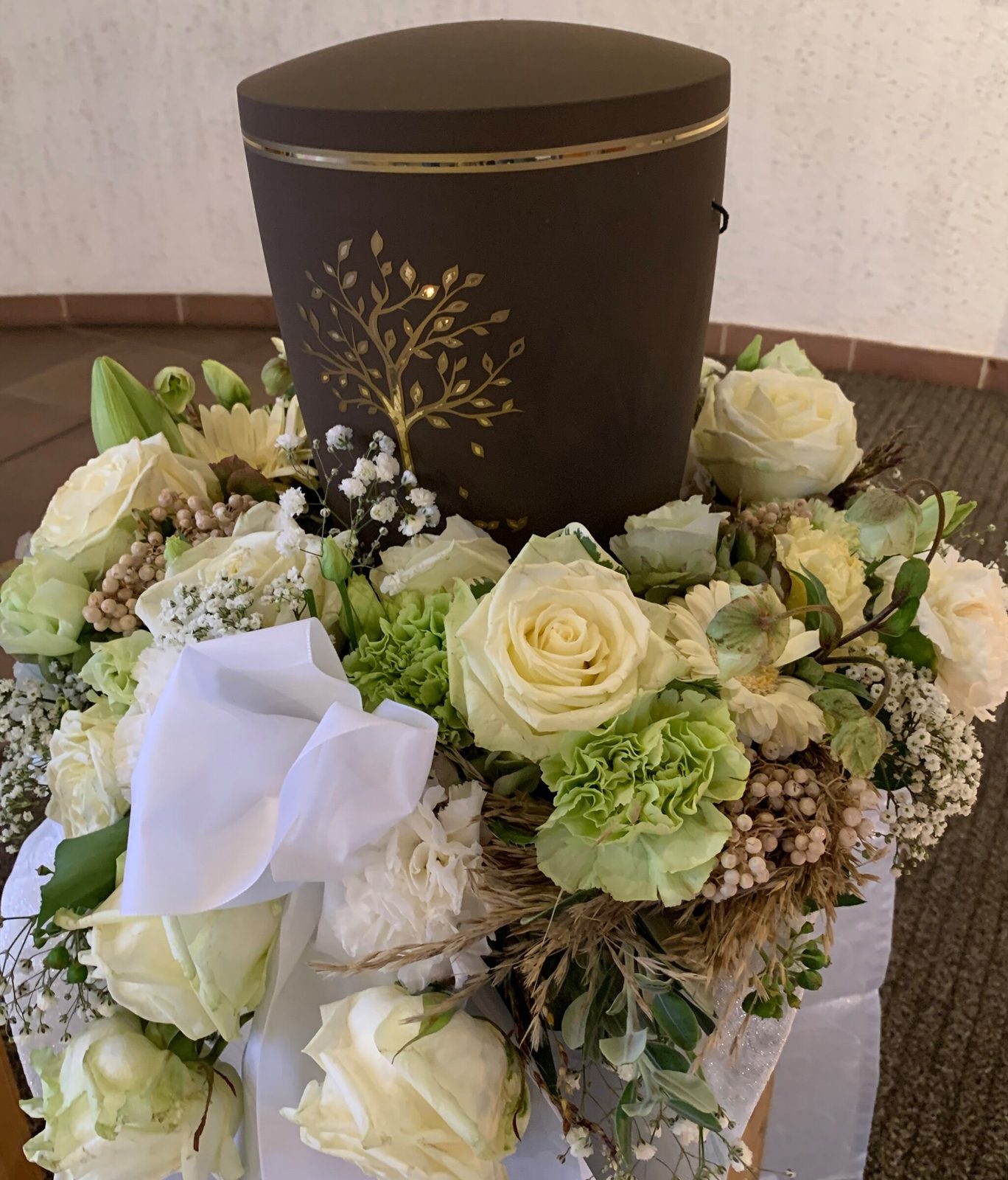 Urne Eric Blumen.jpg